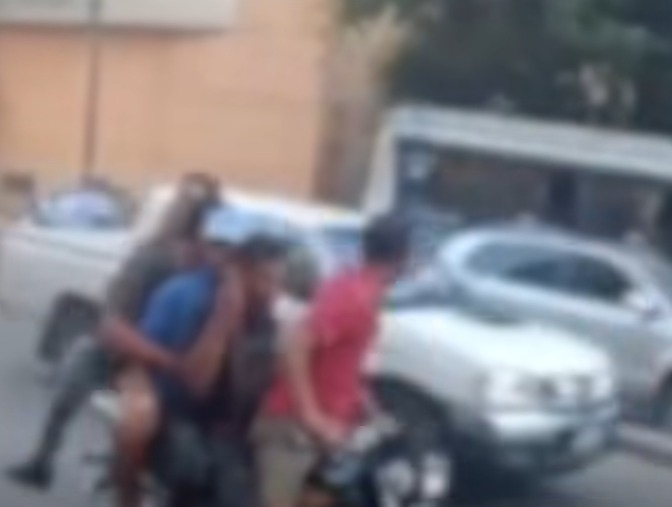 <strong>مشاجرة بالأسلحة البيضاء أمام معهد الأورام</strong>