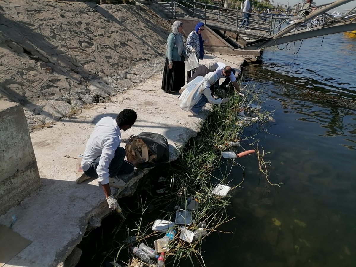 تنظيف النيل بالأقصر