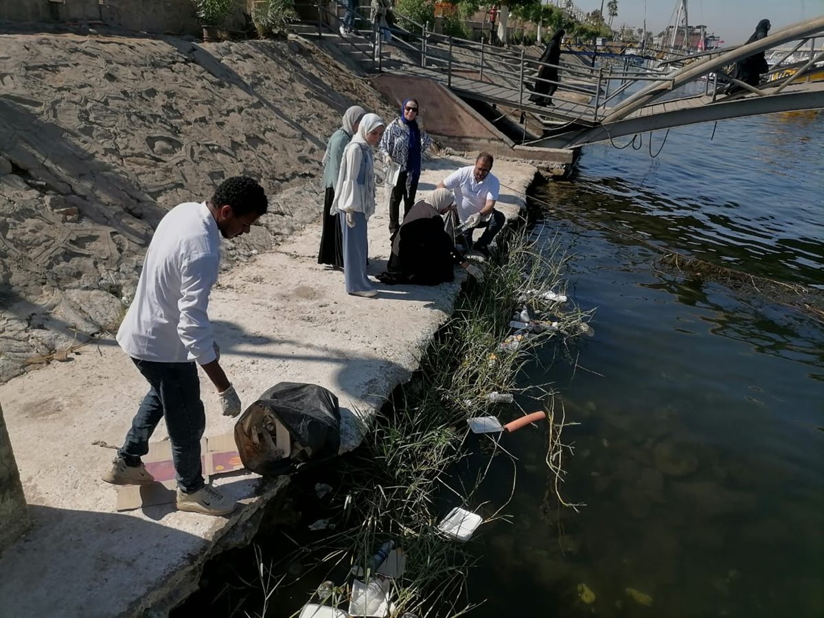 تنظيف النيل بالأقصر