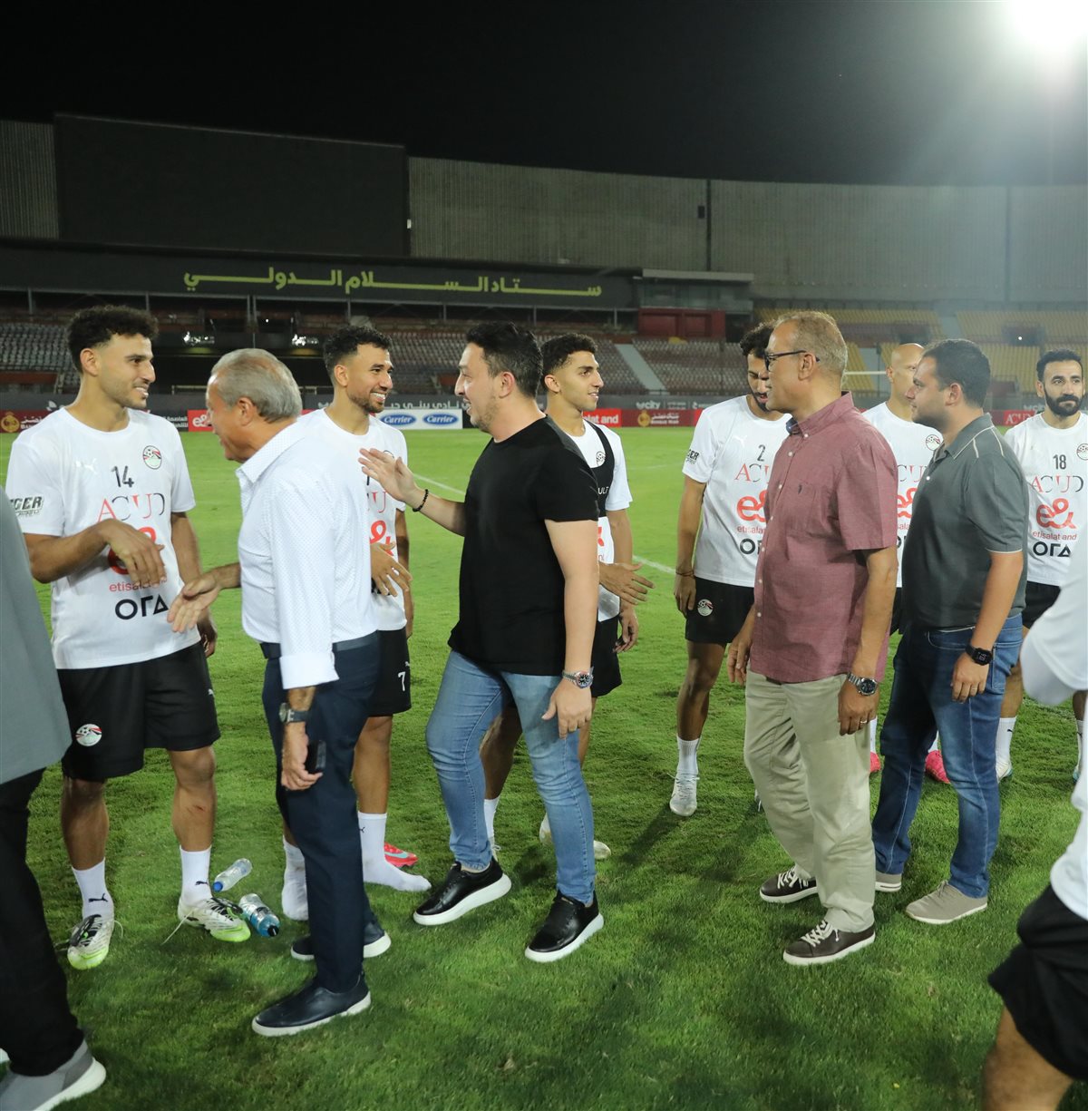 زيارة أبو زهرة ومجلس اتحاد الكرة لمران منتخب مصر (5)