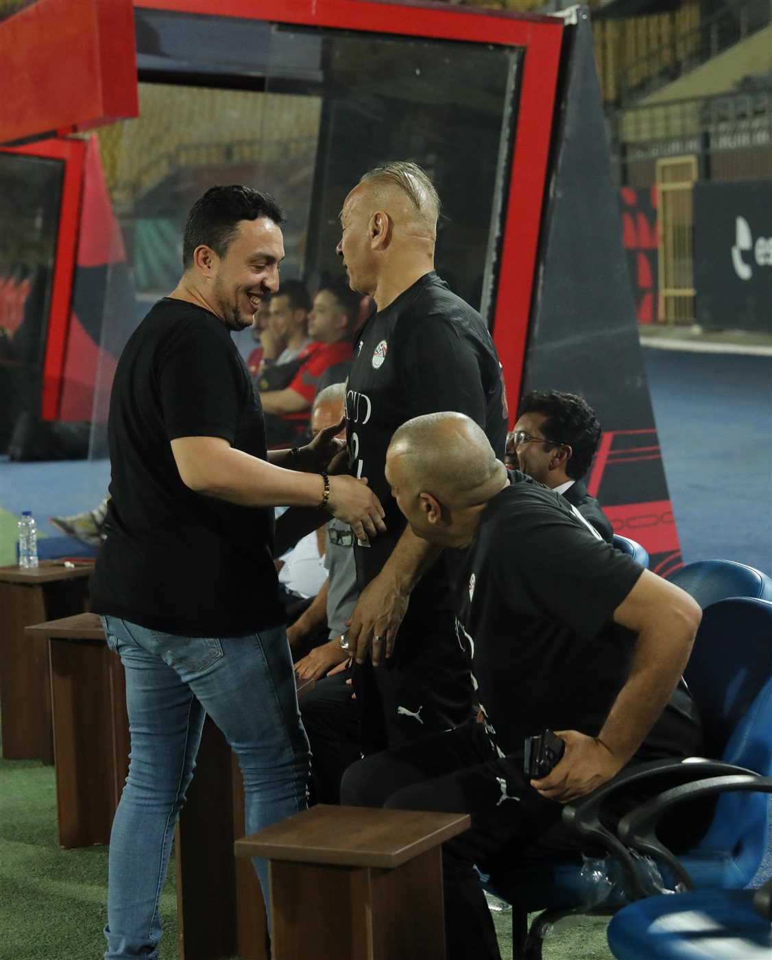 زيارة أبو زهرة ومجلس اتحاد الكرة لمران منتخب مصر (6)