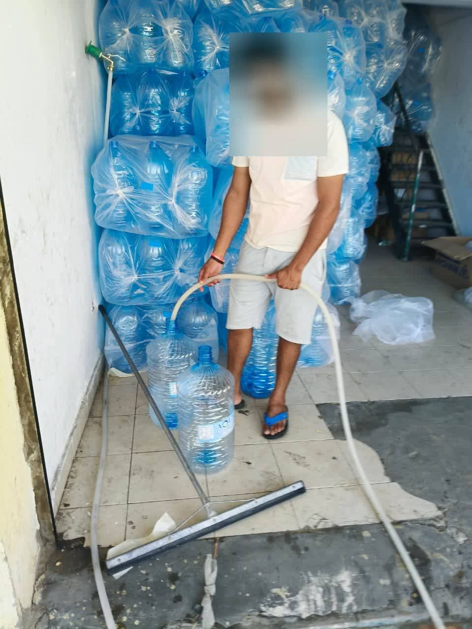 ملء الزجاجات الفارغة 