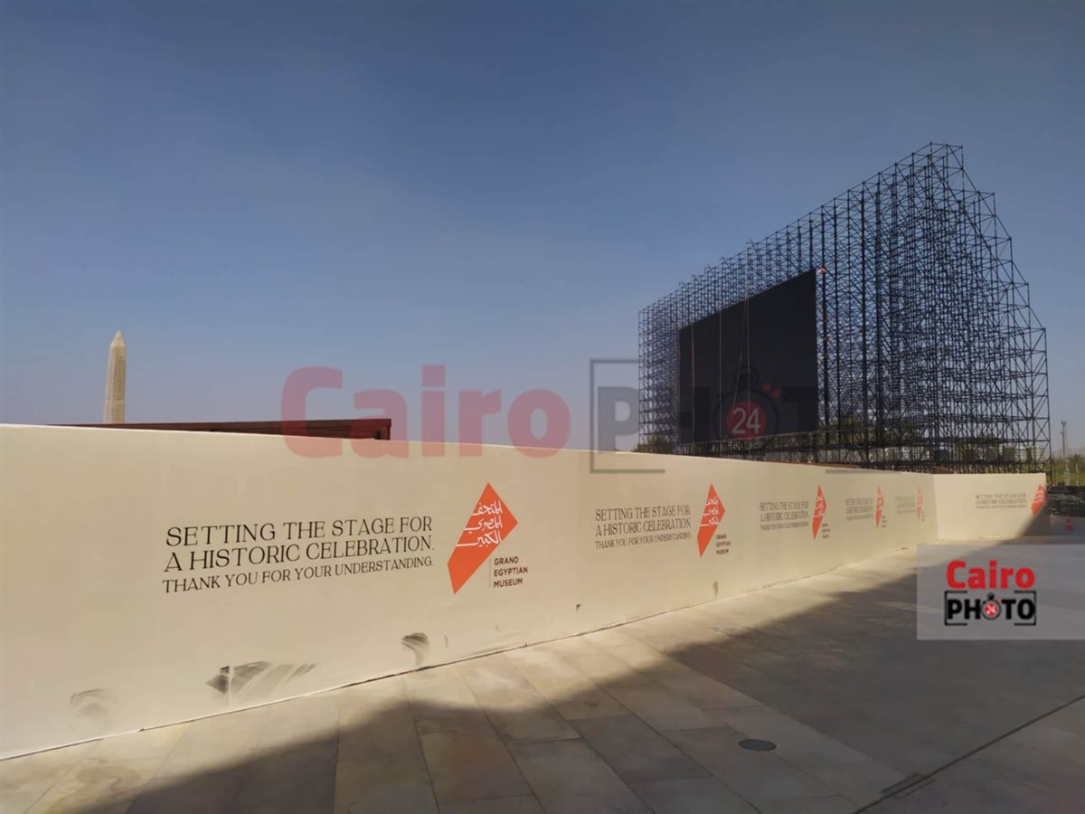  شاشة عملاقة في الساحة الخارجية للمتحف