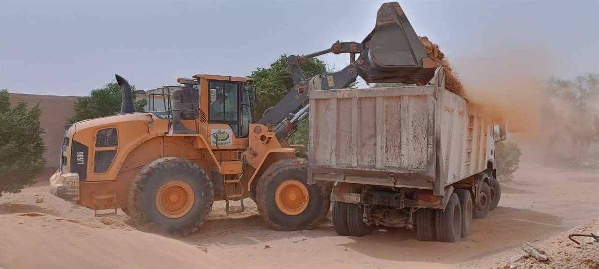 ازالة الرمال المتحركة من قري الاربعين