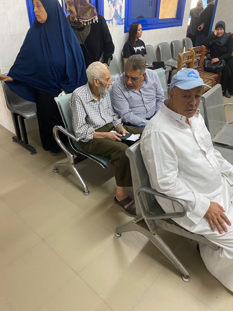 محافظ الدقهلية خلال جولته بعيادة التأمين الصحي