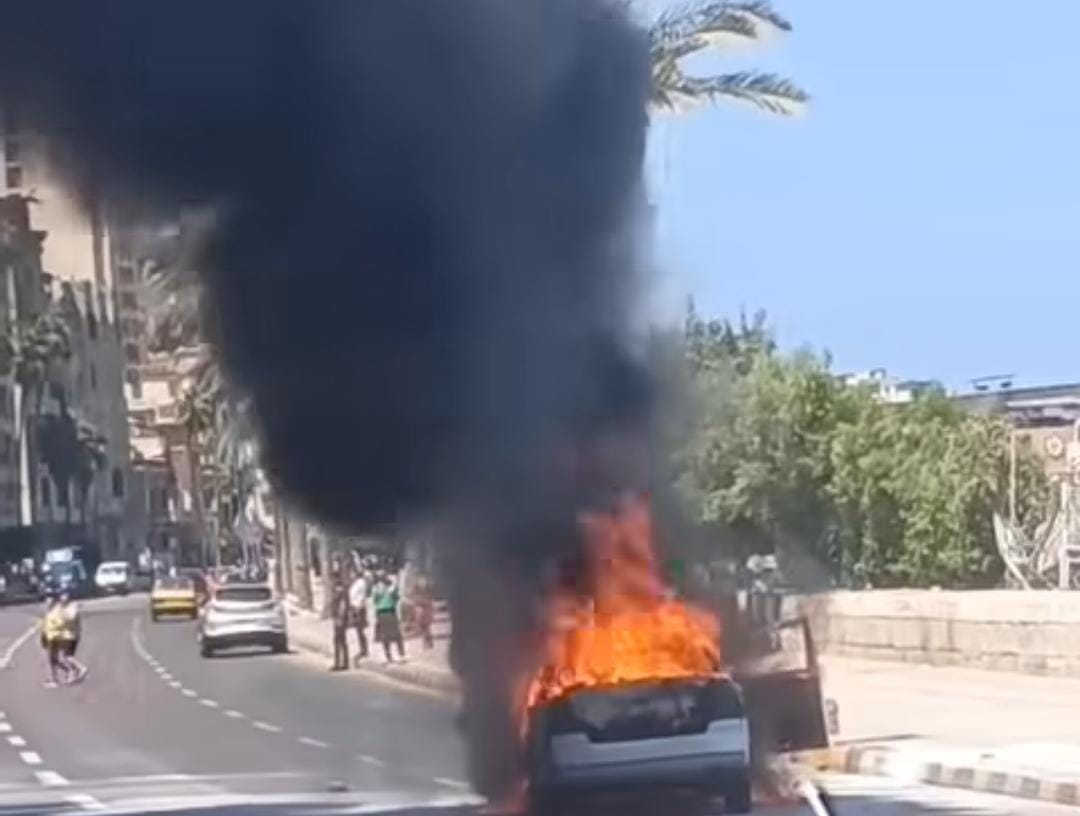احتراق سيارة بكورنيش الإسكندرية 