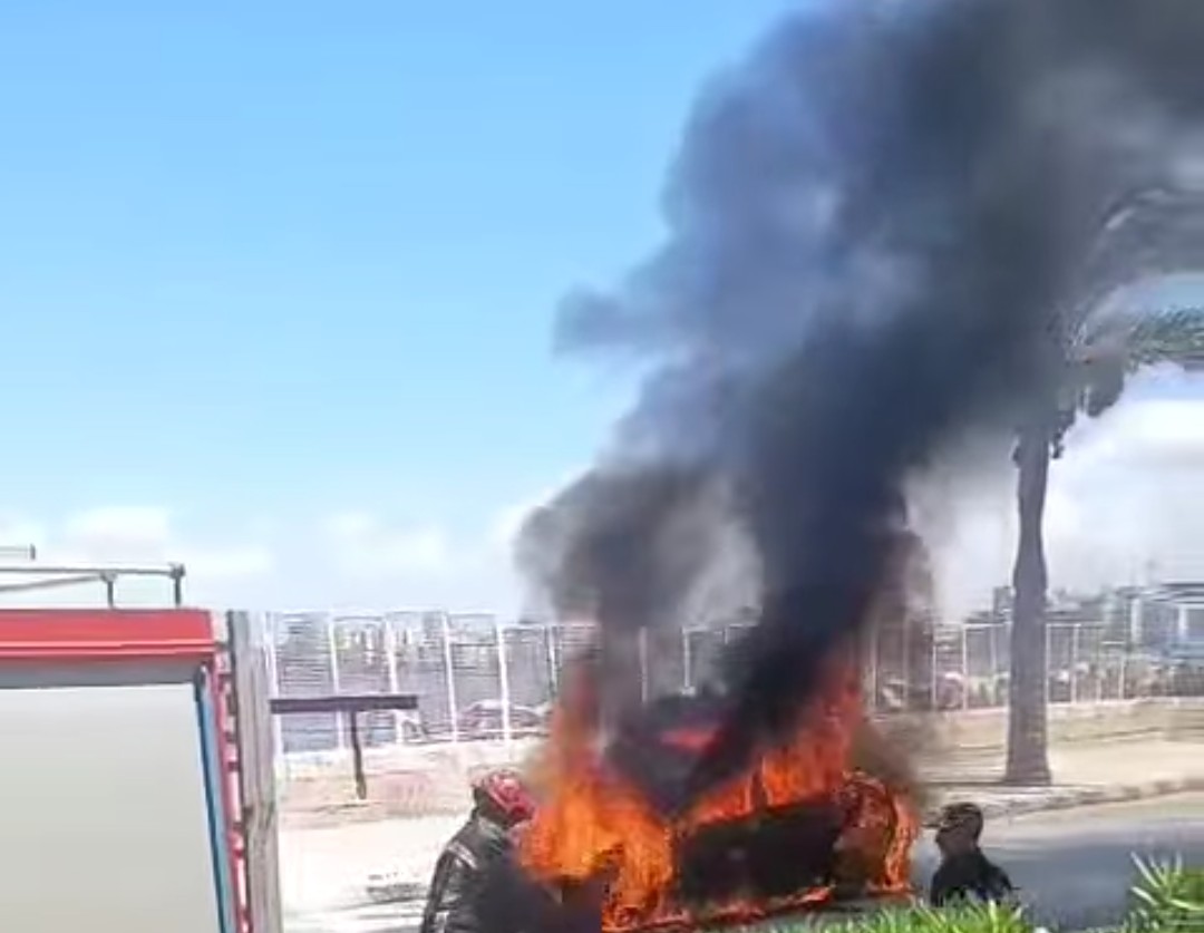 احتراق سيارة بكورنيش الإسكندرية 