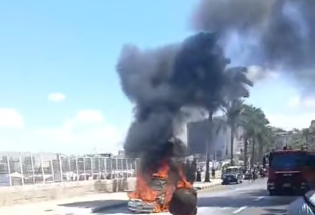 احتراق سيارة بكورنيش الإسكندرية 