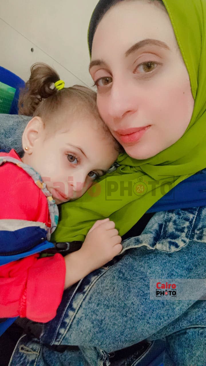 والدة الطفلة كارين