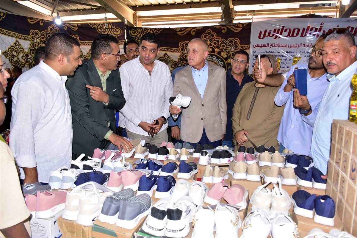 محافظ الأقصر يفتتح معرض أهلًا مدارس بإسنا