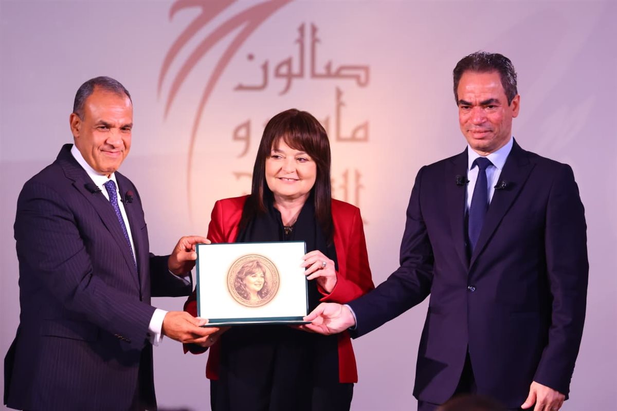 منح وسام ماسبيرو لنهال كمال