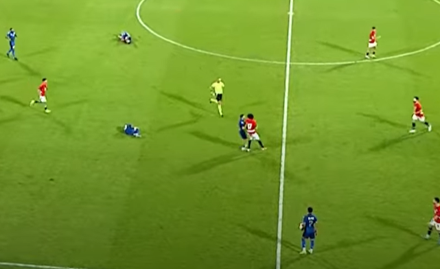 مشادة بين لاعبي منتخب مصر وتونس 