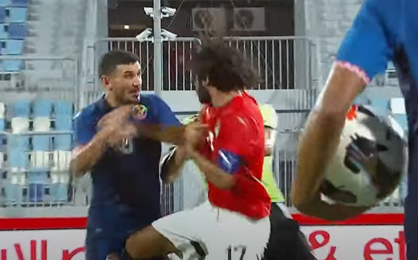 مشادة بين لاعبي منتخب مصر وتونس 