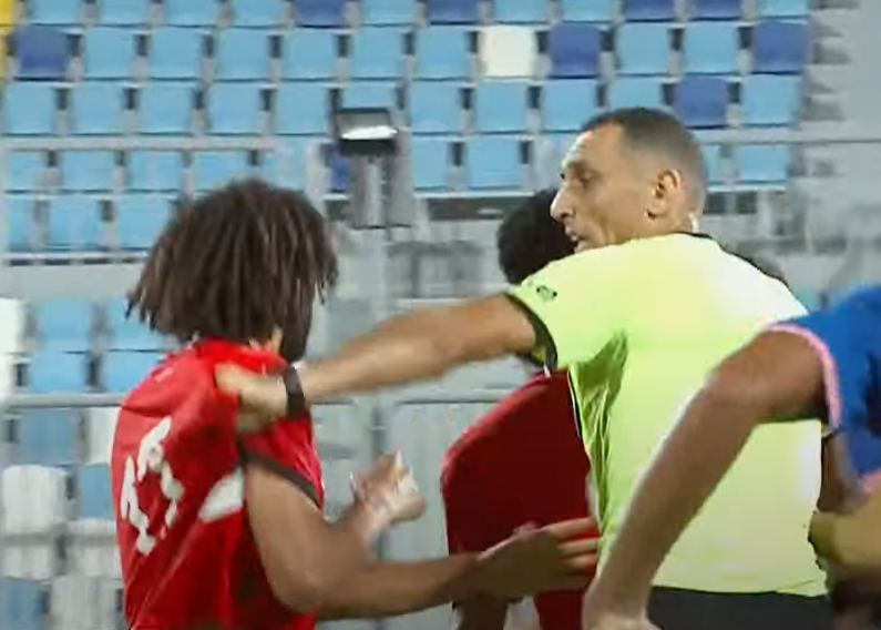 مشادة بين لاعبي منتخب مصر وتونس 