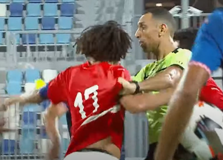 مشادة بين لاعبي منتخب مصر وتونس 