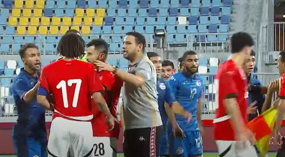 مشادة بين لاعبي منتخب مصر وتونس 