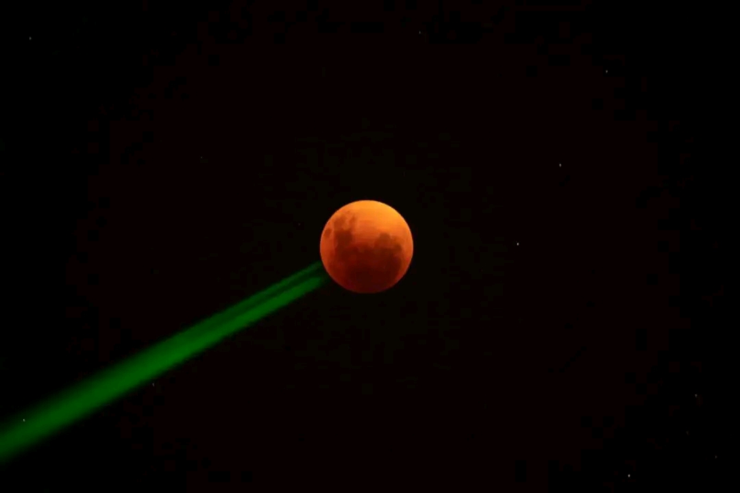 صور خسوف القمر الدموي