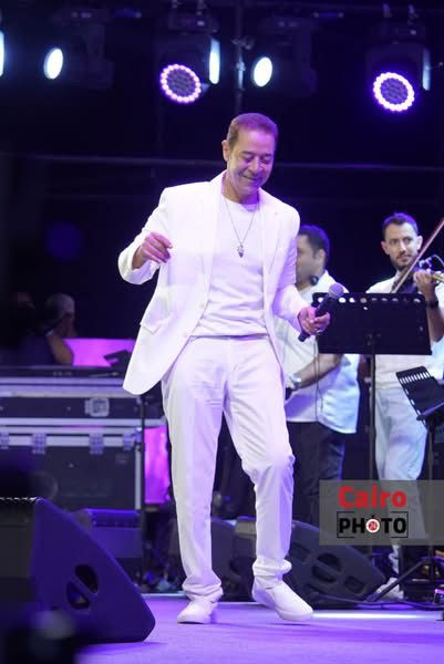 مدحت صالح يتألق في حفله بمهرجان مراسي ليالي مراسي رفقة المايسترو عمرو سليم