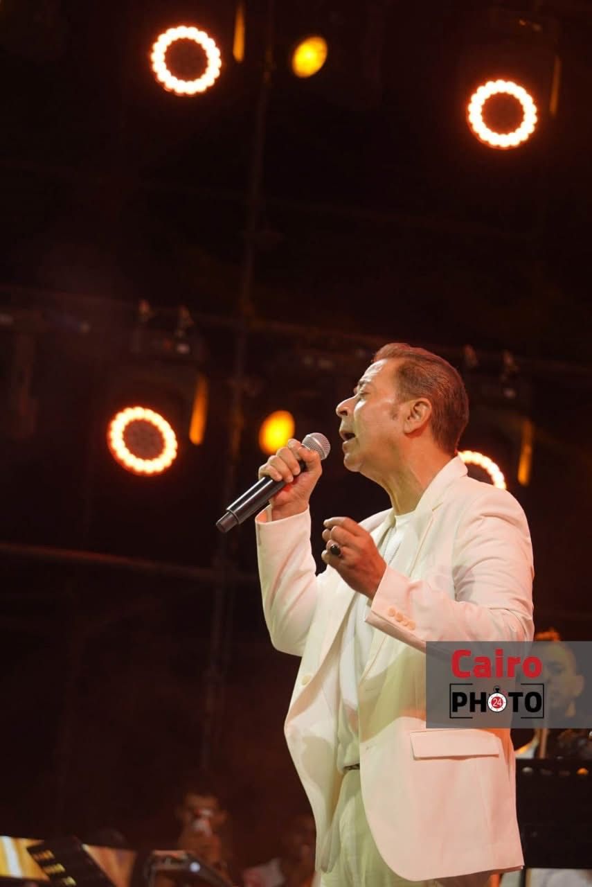 مدحت صالح يتألق في حفله بمهرجان مراسي ليالي مراسي رفقة المايسترو عمرو سليم