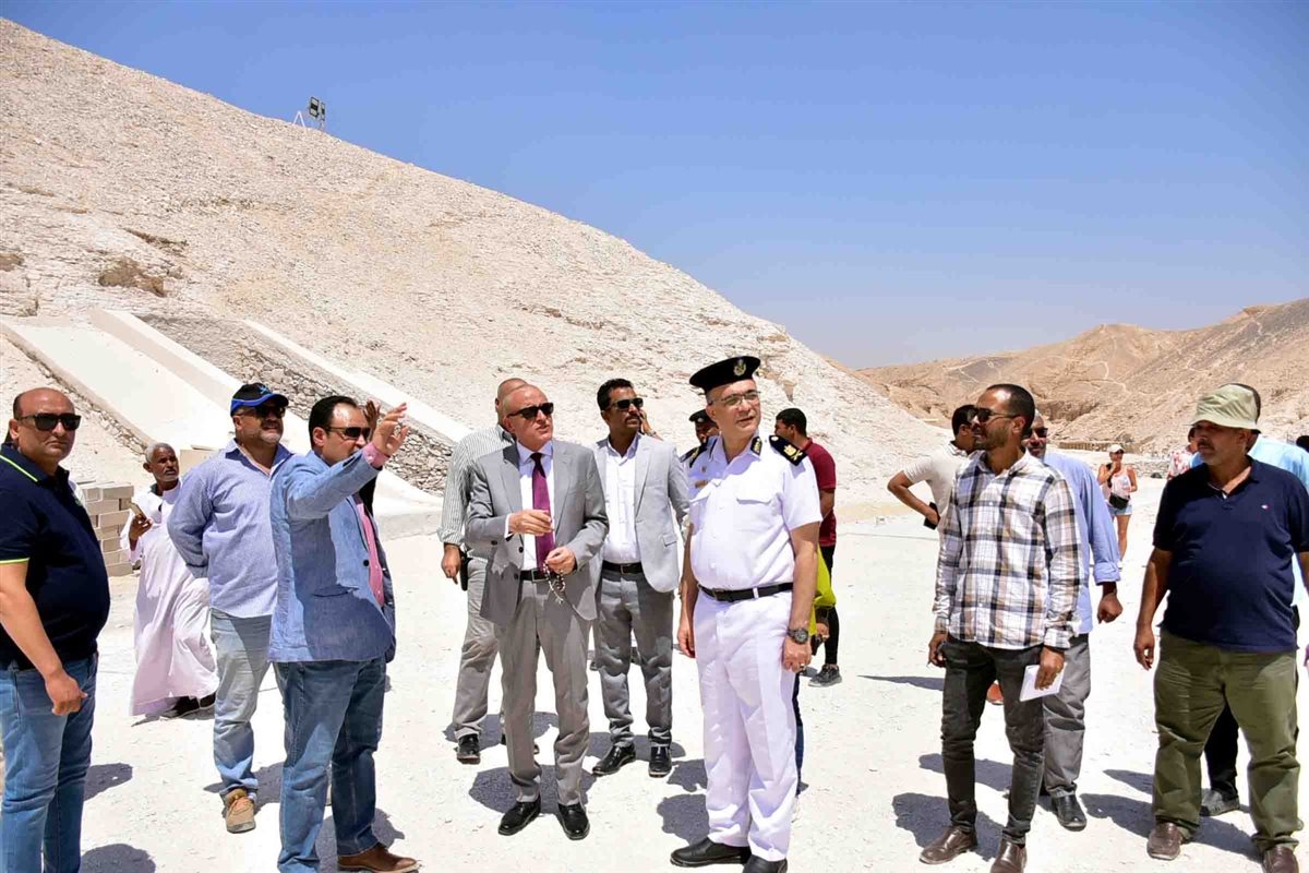 محافظ الأقصر يتفقد المسار السياحي 