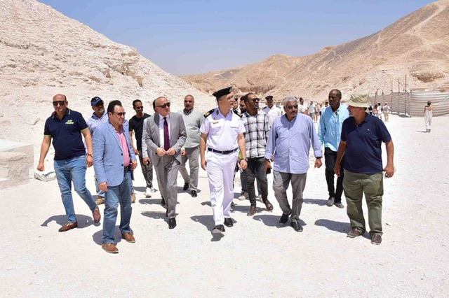 محافظ الأقصر يتفقد المسار السياحي 