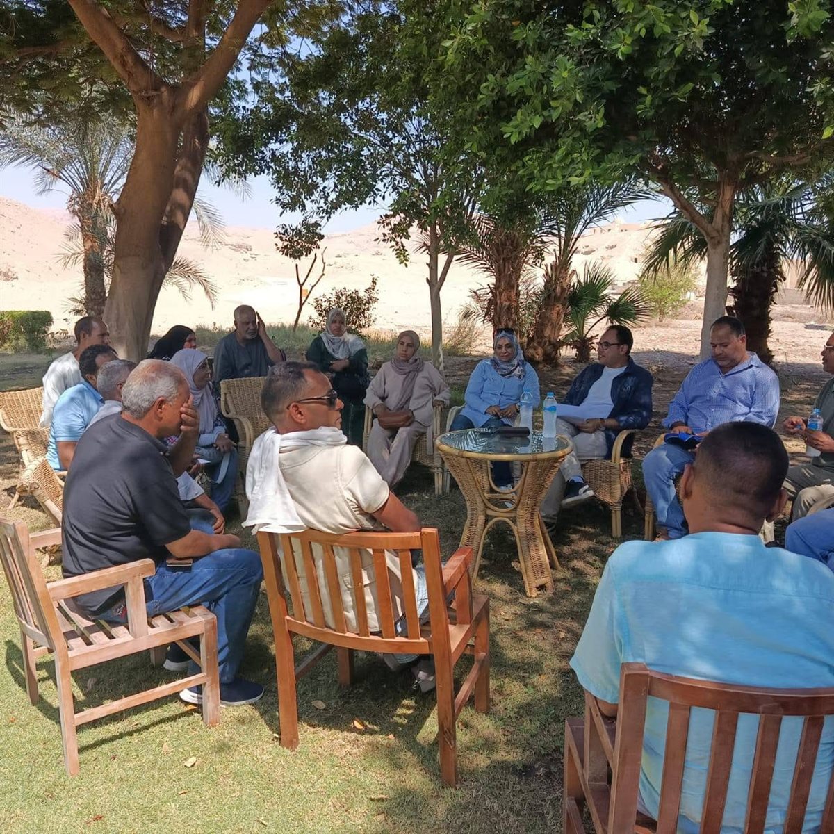 اجتماع مدير عام آثار الأقصر والمرممين 