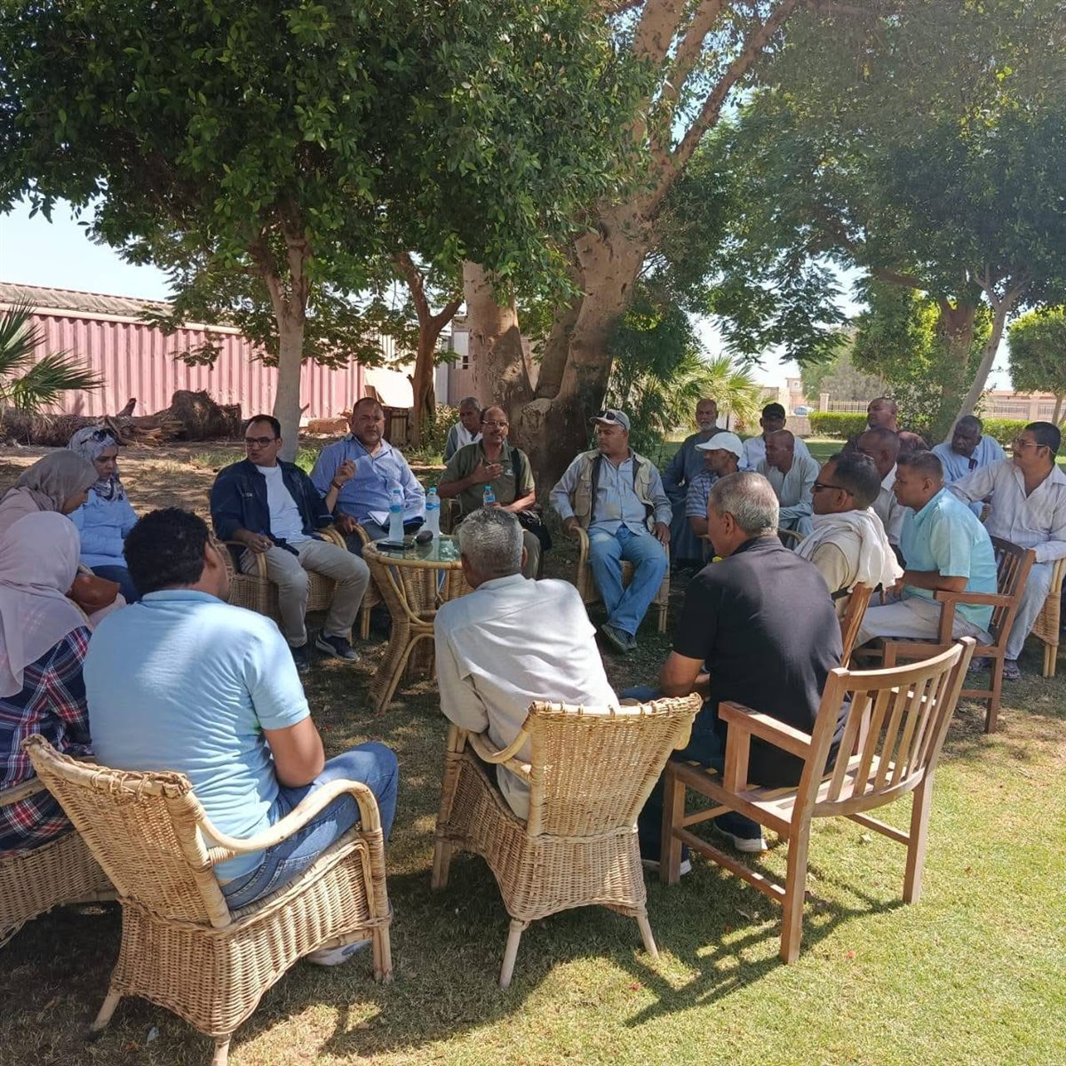 اجتماع مدير عام آثار الأقصر والمرممين 