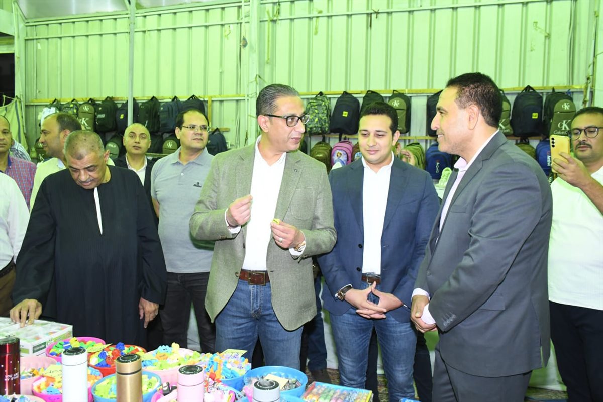 محافظ الفيوم يفتتح معرض 