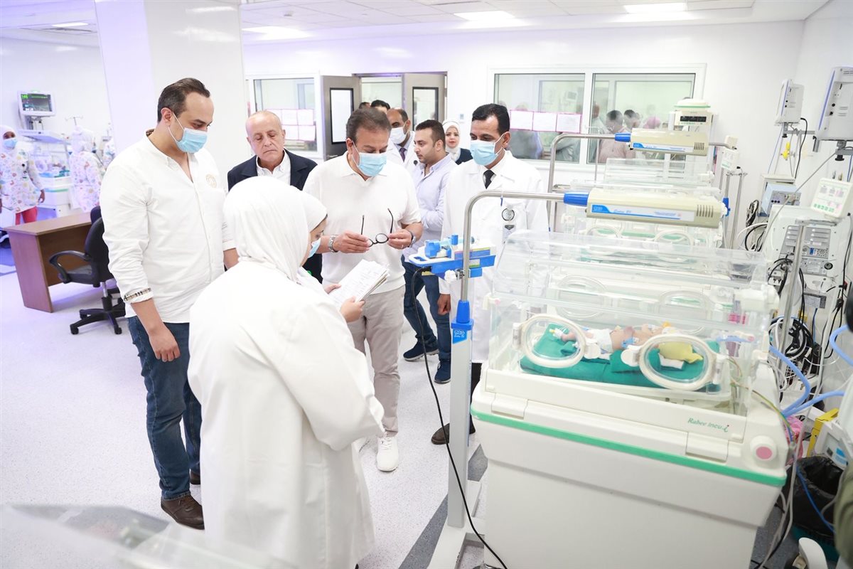 وزير الصحة خلال جولته