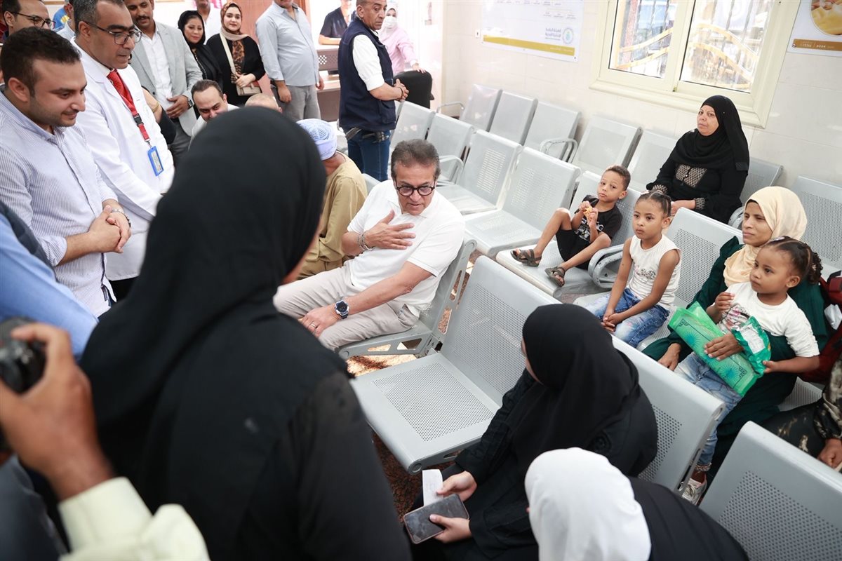 وزير الصحة خلال جولته