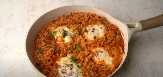 طريقة عمل الاندومي في البيت بدون مرقة دجاج