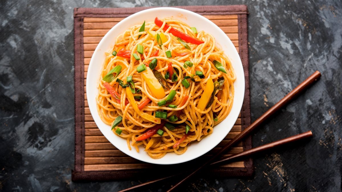 طريقة عمل الاندومي في البيت بالمكرونة