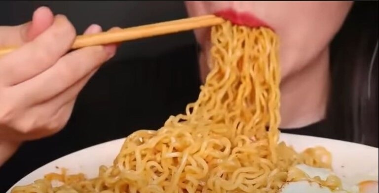 طريقة عمل الاندومي في البيت 