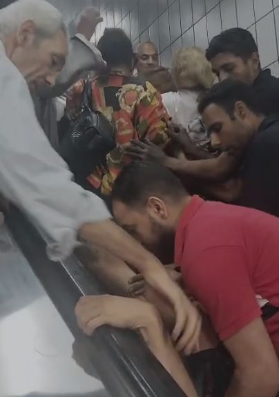 سقوط كرسي متحرك أعلى سلم كهربائي بمحطة مترو مسرة 