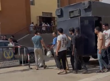 ترحيل البلوجر علاء الساحل