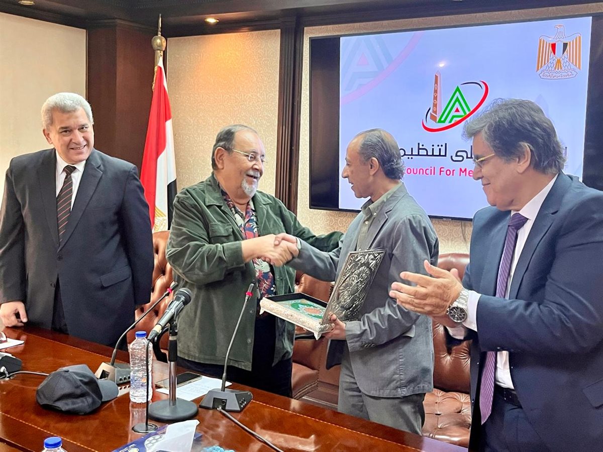 الأعلى للإعلام يكرم الإعلامي الكبير حسام الدين فرحات