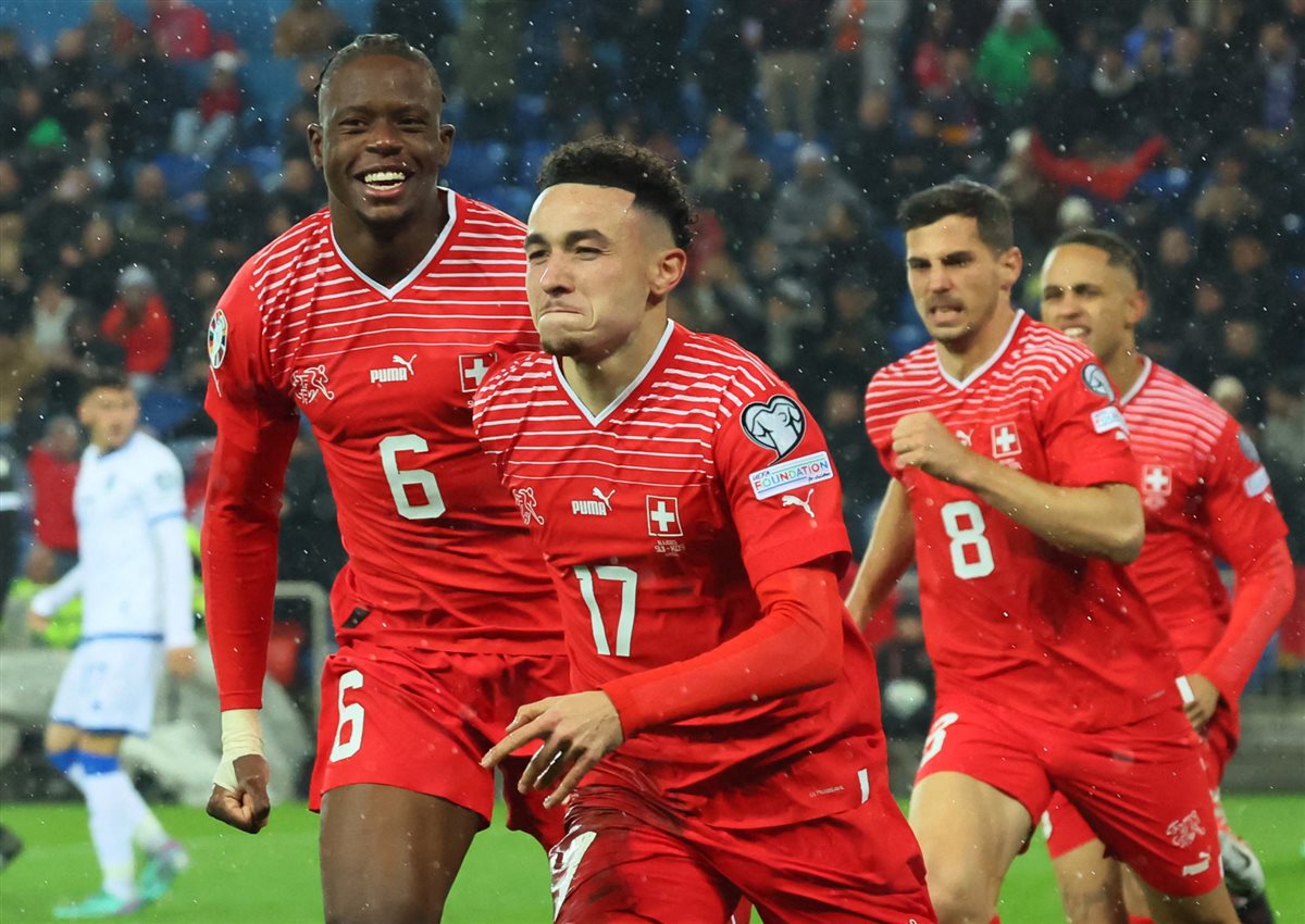 القنوات الناقلة لمشاهدة بث مباشر مباراة سويسرا وسلوفينيا اليوم