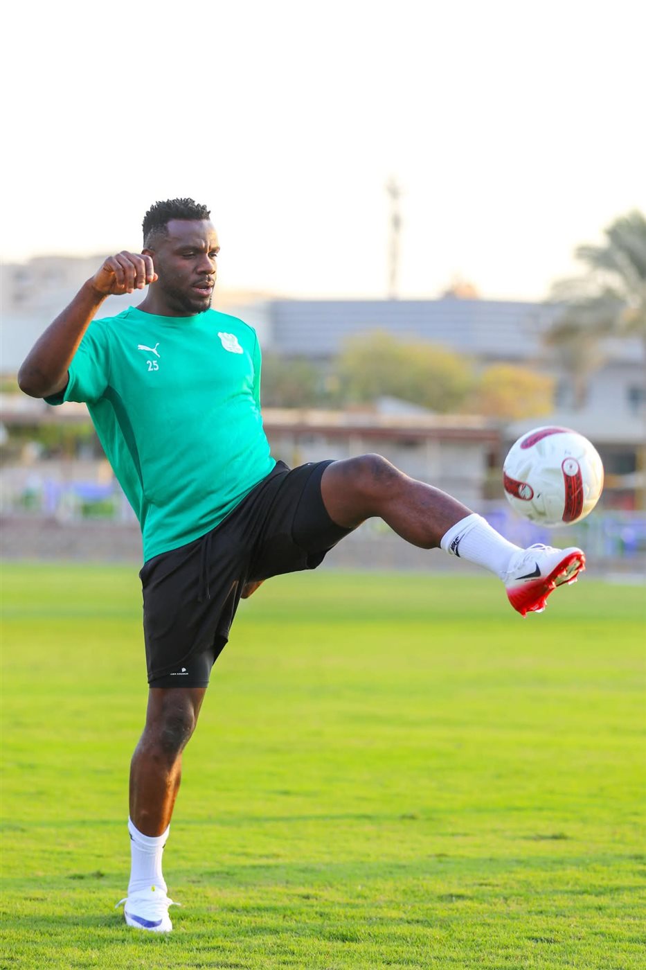 <strong>كينجسلي إيدو يشارك لأول مرة في مران المصري </strong>