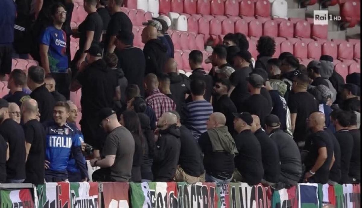 وسط صافرات الاستهجان.. جماهير منتخب إيطاليا أداروا ظهورهم اثناء عزف نشيد إسرائيل احتجاجًا على الوضع في غزه