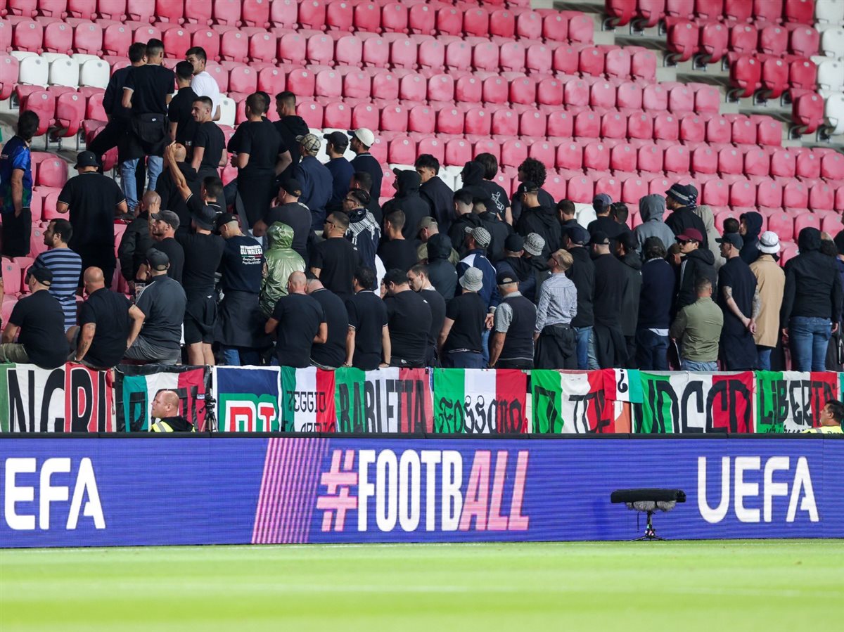 وسط صافرات الاستهجان.. جماهير منتخب إيطاليا أداروا ظهورهم اثناء عزف نشيد إسرائيل احتجاجًا على الوضع في غزه