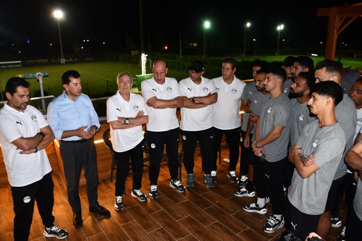 زيارة وزير الرياضة ومحافظ الإسماعيلية لمعسكر منتخب مصر الثاني (8)