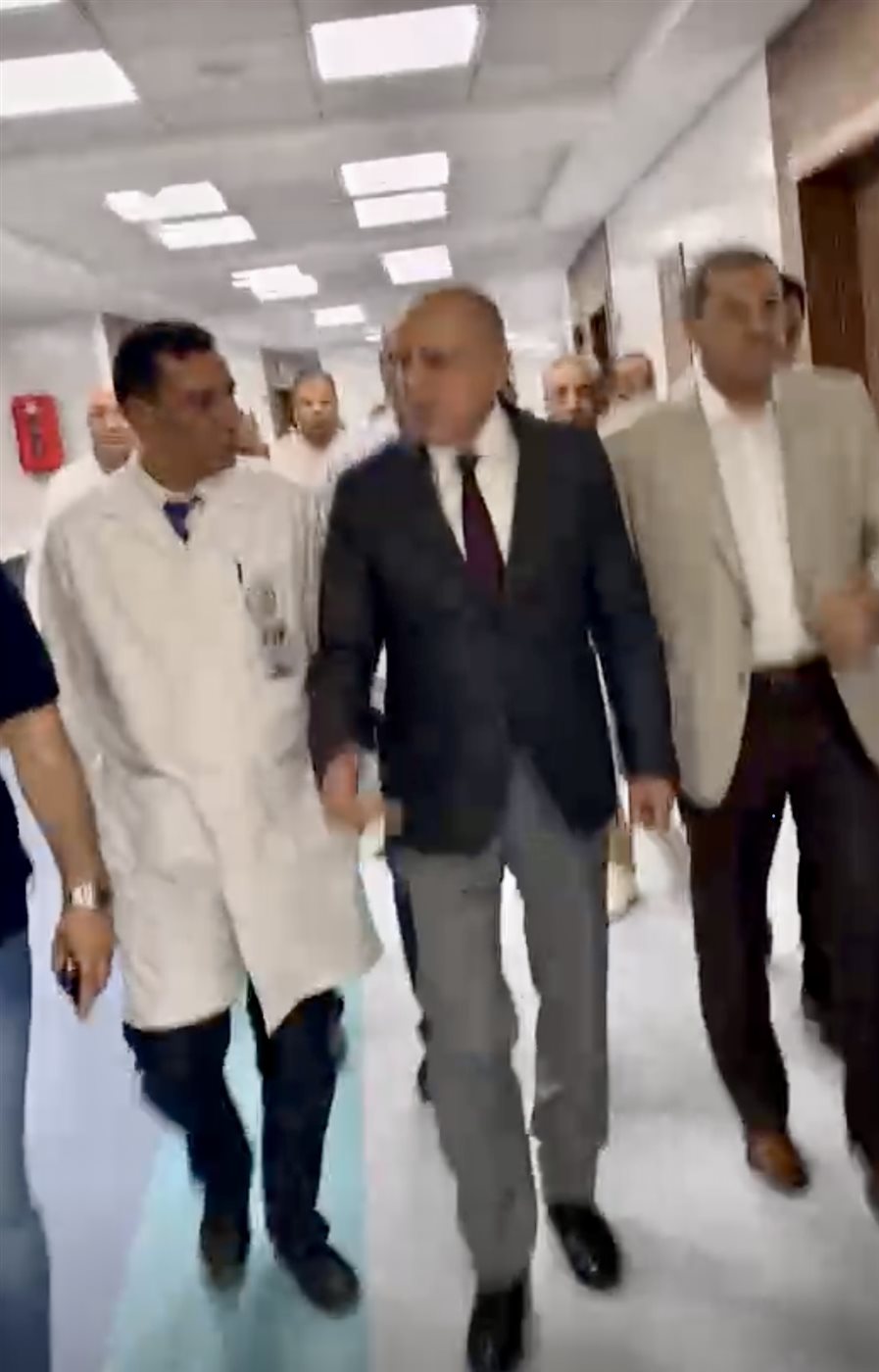 محافظ الأقصر يطمئن على المصابين 