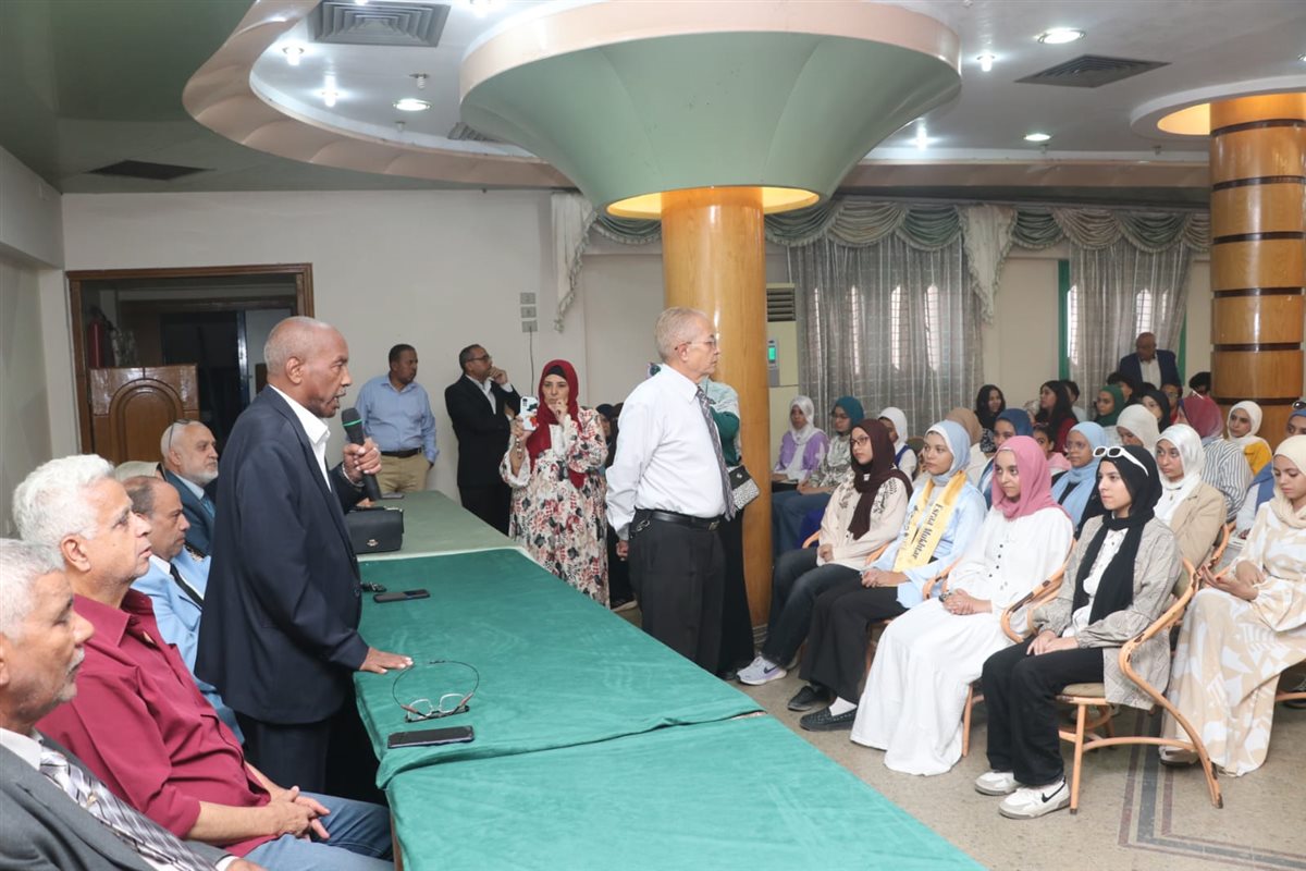 جانب من الندوة 