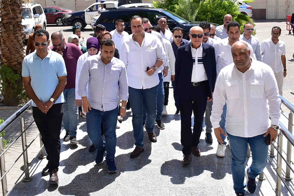 جولة المحافظ ورئيس هيئة الرعاية الصحية 