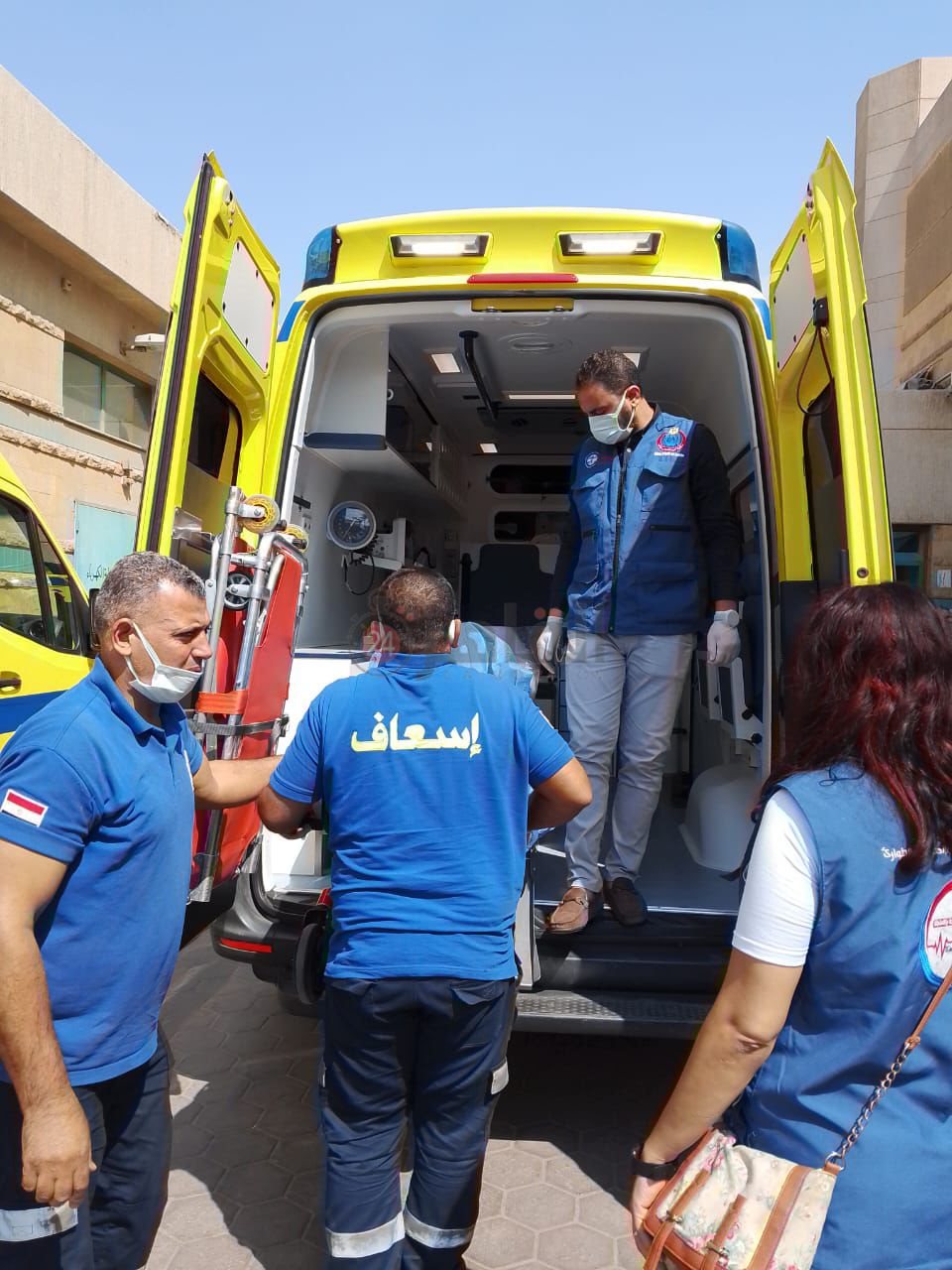 وزير الصحة يوجه بتقديم العلاج على نفقة الدولة للمواطن «أبو البنات» 