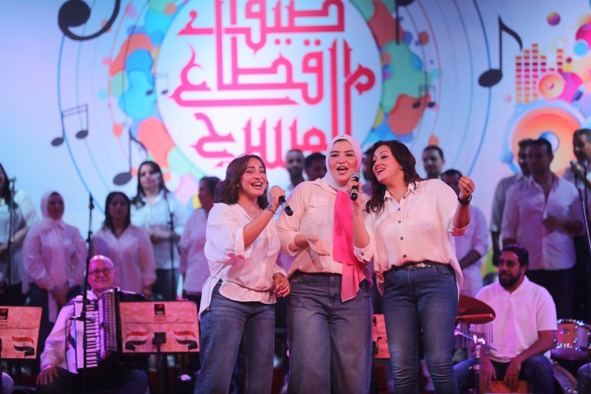 لقطات لـ فرقة أعز الناس