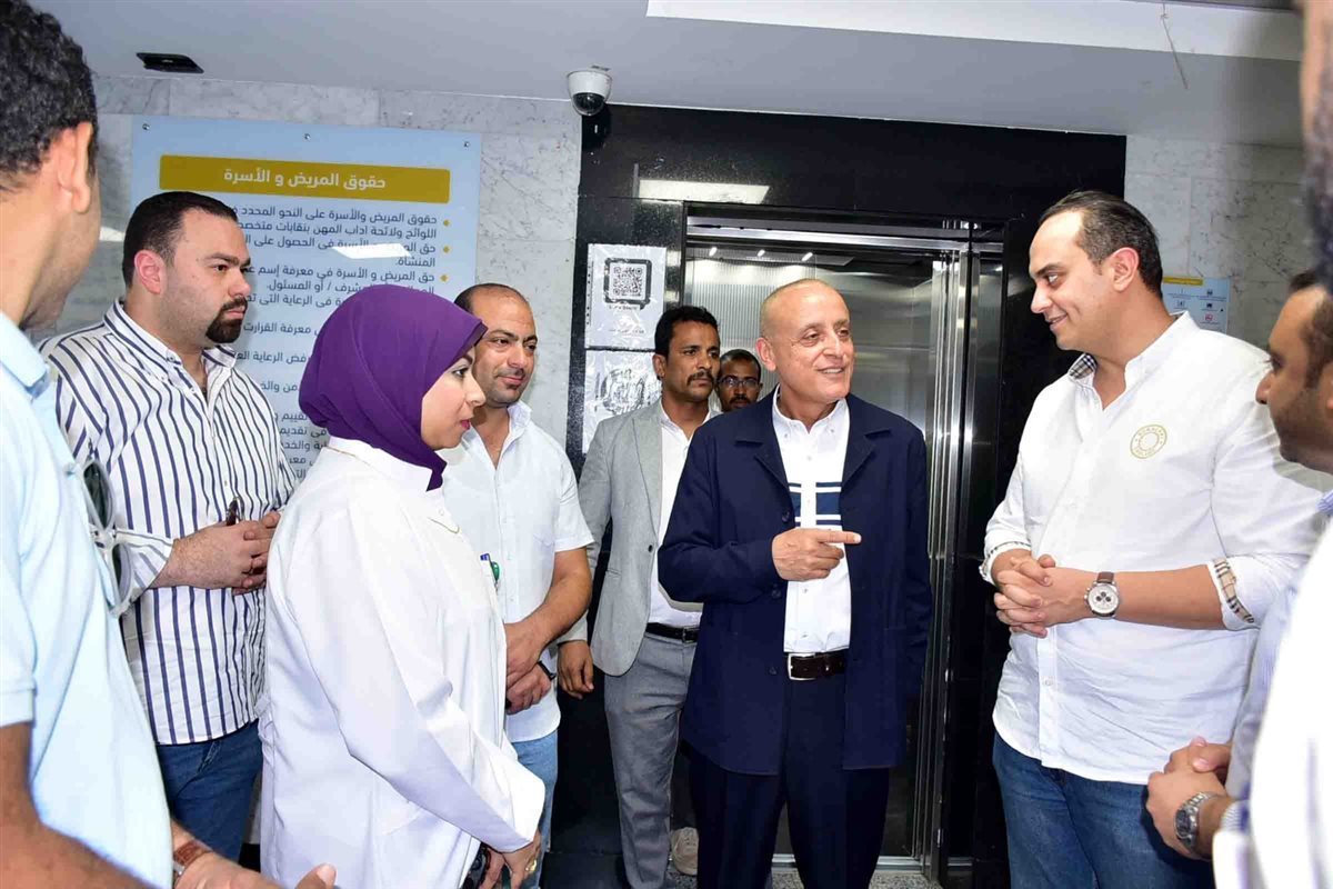 جولة المحافظ ورئيس هيئة الرعاية الصحية 