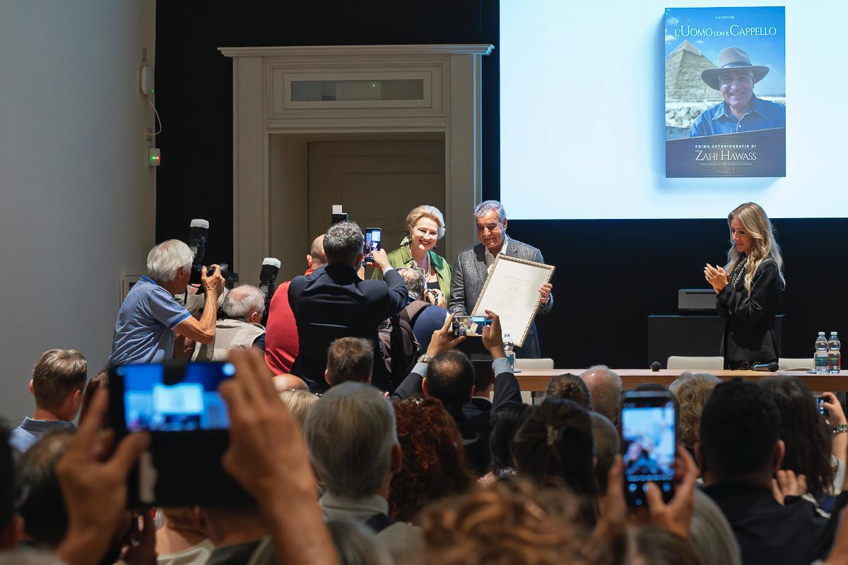 زهي حواس عالم الآثار المصرية&nbsp;