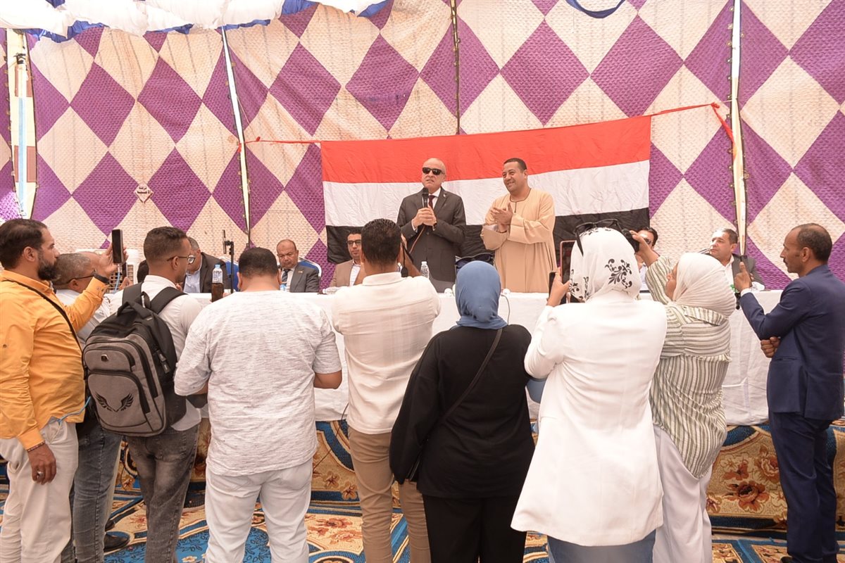 محافظ الأقصر يسلم شقق الطود للأهالي بعد طول إنتظار 