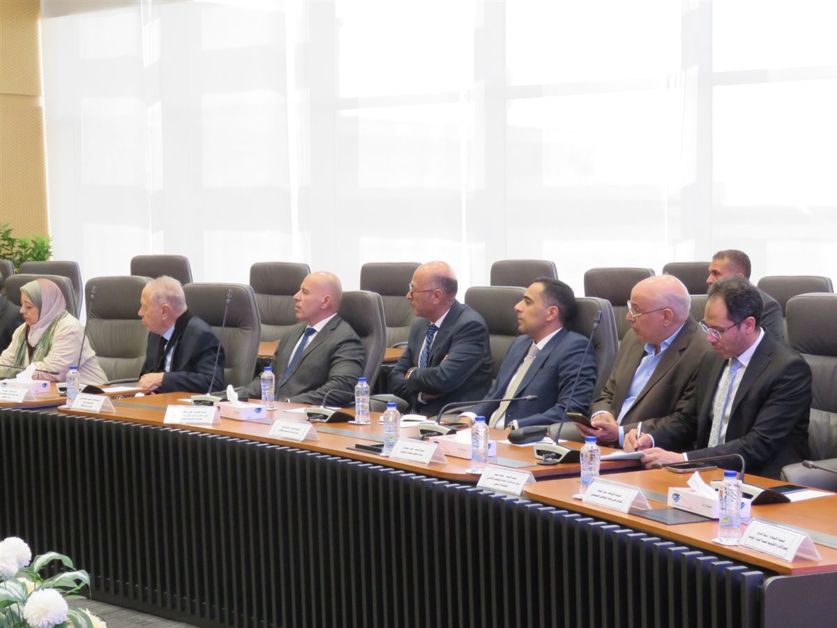 وزير المالية مع ممثلي شركات الأدوية